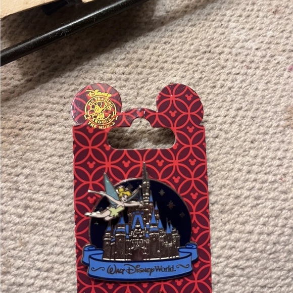 DISNEY 2009 Tinker Bell with Cinderella's Castle PIN New on Card - Picture 3 of 5